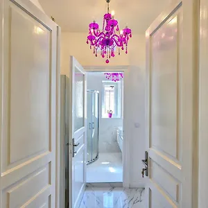 Collins Amethyst Center Apartman